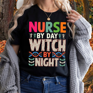 Krankenschwester bei Tag, Hexe bei Nacht Halloween T-Shirt