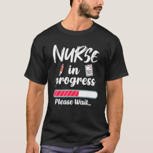 Krankenschwester im laufenden Krankenpflege T-Shirt