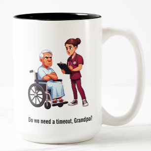 Krankenschwester im Umgang mit selbstgerechten ält Zweifarbige Tasse