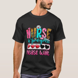 Krankenschwester in Arbeit Bitte warten Krankenpfl T-Shirt