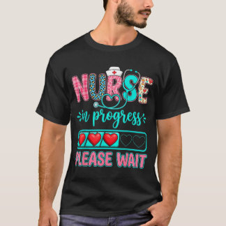 Krankenschwester in Ausbildung, bitte warten - Kra T-Shirt