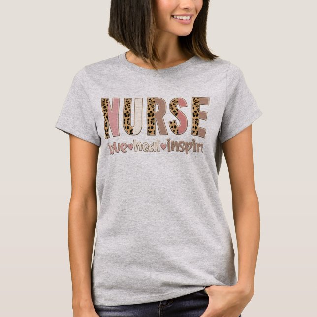 Krankenschwester Leopard Liebe Heal Inspiriert T-Shirt (Vorderseite)