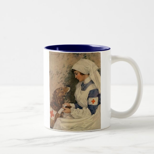 Krankenschwester mit dem goldenen Retriever 1917 Zweifarbige Tasse (Rechts)