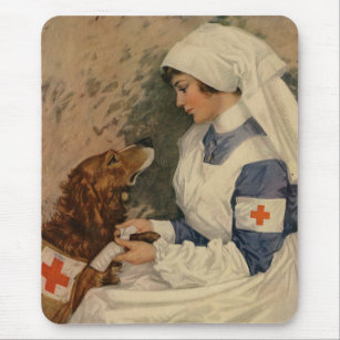 Krankenschwester mit goldenem Retriever 1917 Mousepad