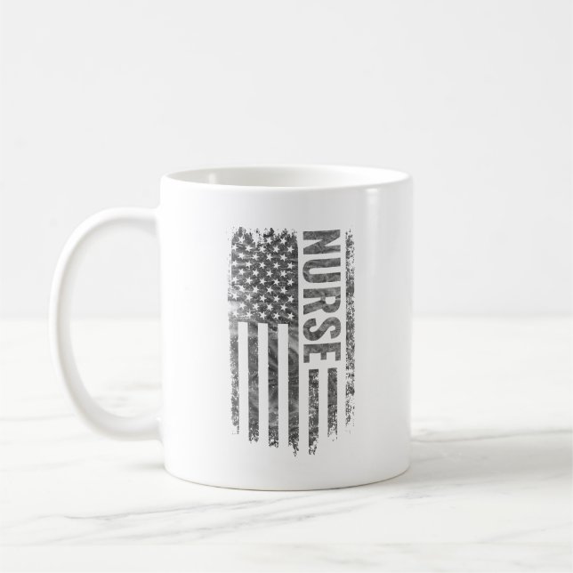 Krankenschwester USA-Flagge Distressed-Design Kaffeetasse (Links)
