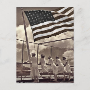 Krankenschwestern mit Blick auf eine Insel 1945 Postkarte