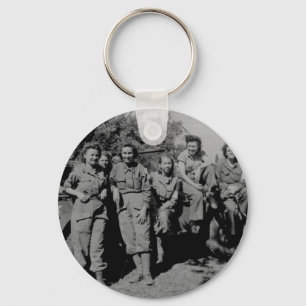 Krankenschwestern neben Jeep WWII Schlüsselanhänger