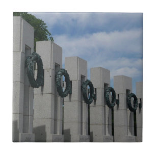 Kränze am World War II Memorial I Fliese