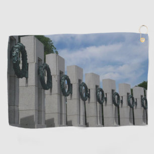 Kränze am World War II Memorial I Golfhandtuch