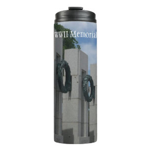 Kränze am World War II Memorial I Thermosbecher