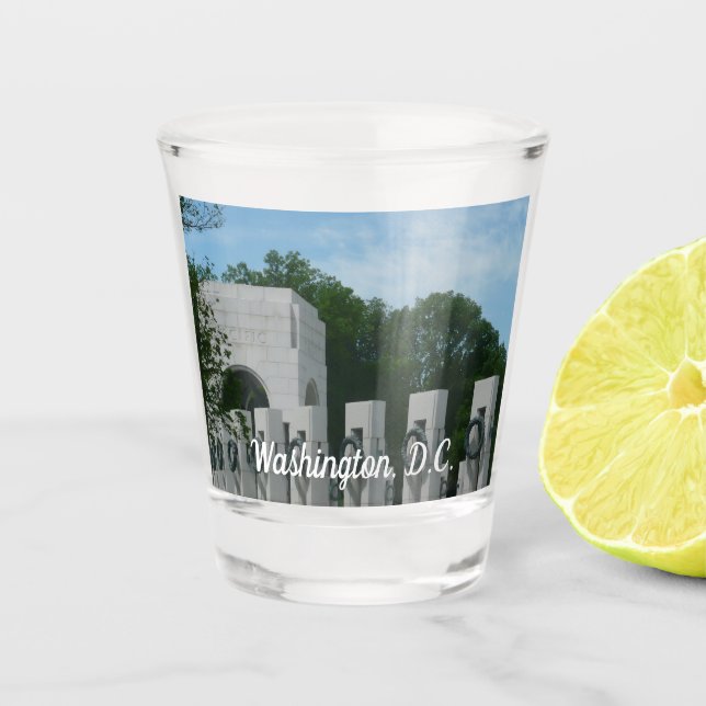 Kränze am World War II Memorial II Schnapsglas (Vorderseite)