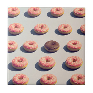 Krapfen in einer Gruppe Fliese