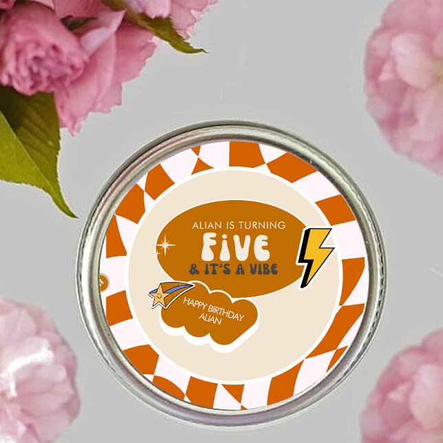 Krasser Cooler Typ | Boys Retro überprüft 5. Gebur Runder Aufkleber (Von Creator hochgeladen)