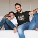 Krasser Vater Kid's Geschenk an Vaterweiße Typogra T-Shirt<br><div class="desc">Dieses Geschenk ist von einem Kind zu einem krassen Vater zum Vater. Das Design ist mit weißer Typografie mit gelben Sonnenstrahlen gestaltet.</div>
