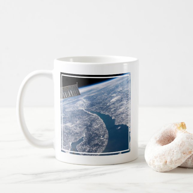 Krater von Manicouagan und der Fluss St. Lawrence Kaffeetasse (Mit Donut)