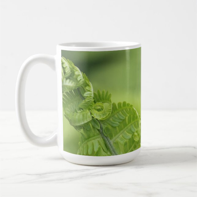 Kräuselnfarn-Blätter, Grün, verwischte Hintergrund Tasse (Links)