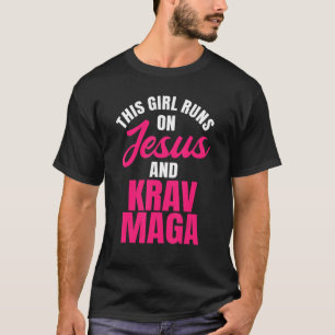 Krav Maga Girl läuft auf Jesus Mixed Martial Arts  T-Shirt