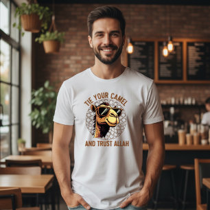 Krawatte dein Kamel und vertraue Allah T-Shirt