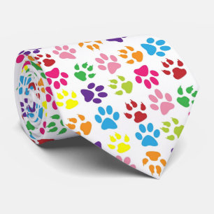 Krawatte die Tatze des lustiger Hundes