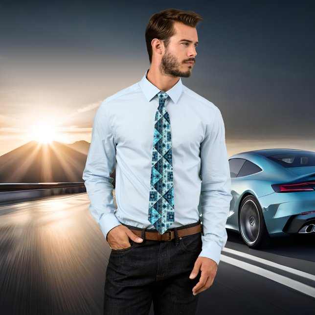 Krawatte für blaues Abstrakt geometrisches Muster (Modern tie with an abstract geometrical pattern in cool blue with turquoise and black.)