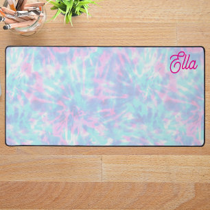 Krawatte mit personalisiertem Namen und die Mädche Schreibtischunterlage