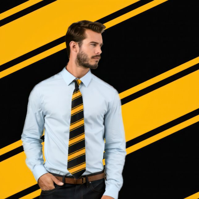 Krawatte Orange & Black Thick and Dünne Diagonal S (Man wears a Orange & Black Thick and Thin Diagonal Stripes Tie)