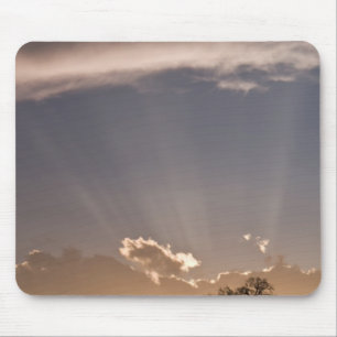 Krebsrochen strahlen am Himmel über Mousepad