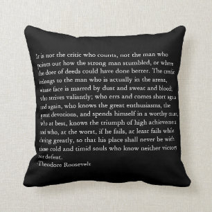 Kredit gehört dem Mann in der Arena Kissen