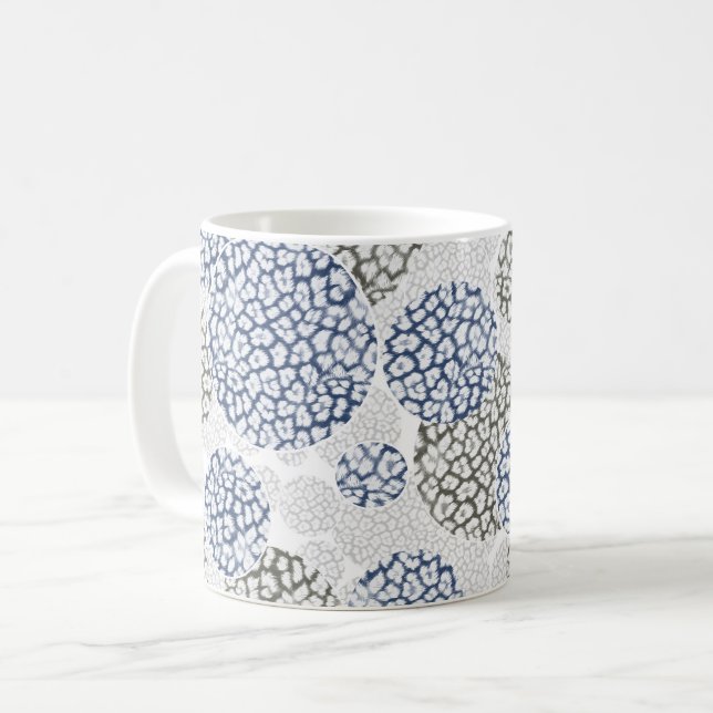 Kreise mit grauem und blauem Leopardendruck Kaffeetasse (Vorderseite Links)