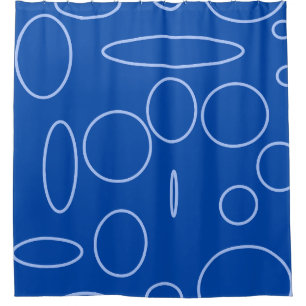 Kreise und Loops auf dem blauen Duschvorhang