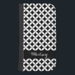 Kreiselviertelbild Schwarze Namensklappe Samsung S4 Geldbeutel Hülle<br><div class="desc">Eine kühne Grafik zerstückelt gemusterte Klapphandy-Gehäuse. Personalisieren Sie dieses Element mit Ihrem Namen. Dieses Beispiel liest Whitney. Fett weißes Muster auf schwarzem Hintergrund. Design von Sarah Trett.</div>