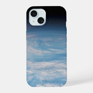 Kreisförmige Wolkenformation über dem Südpazifik. iPhone 15 Hülle