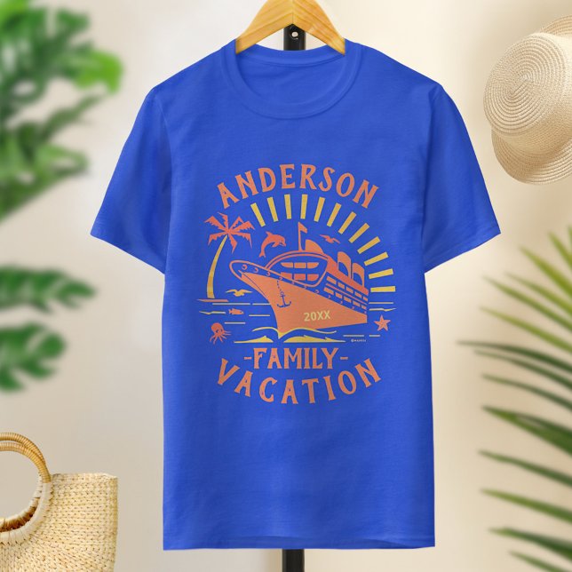 Kreuzfahrt für Familien | Personalisiert V1 T-Shirt (Von Creator hochgeladen)