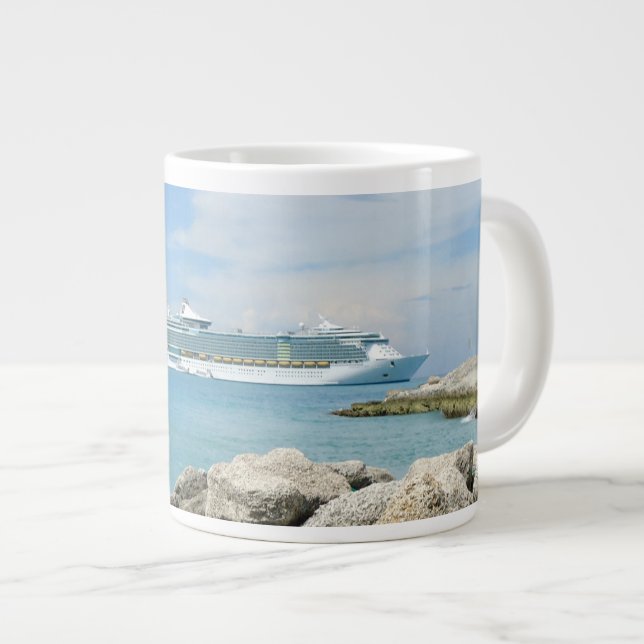 Kreuzfahrtschiff bei CocoCay Jumbo-Tasse (Vorderseite Rechts)