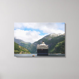 Kreuzfahrtschiff im Geirangerfjord Leinwanddruck