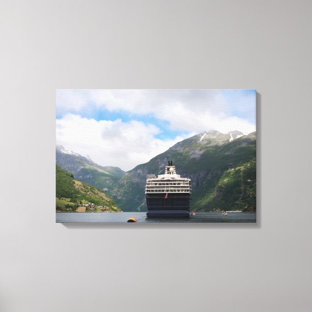 Kreuzfahrtschiff in Geirangerfjord Leinwand (Vorderseite)