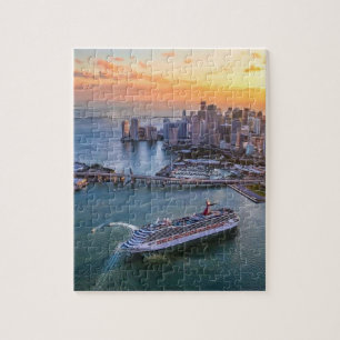 Kreuzfahrtschiff und Küsten-Skyline von Miami bei Puzzle