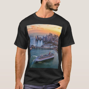 Kreuzfahrtsschiff und Küsten-Skyline von Miami bei T-Shirt