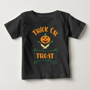 Kreuzknochen Halloween-Kürbis zu Trick oder zu Gas Baby T-shirt