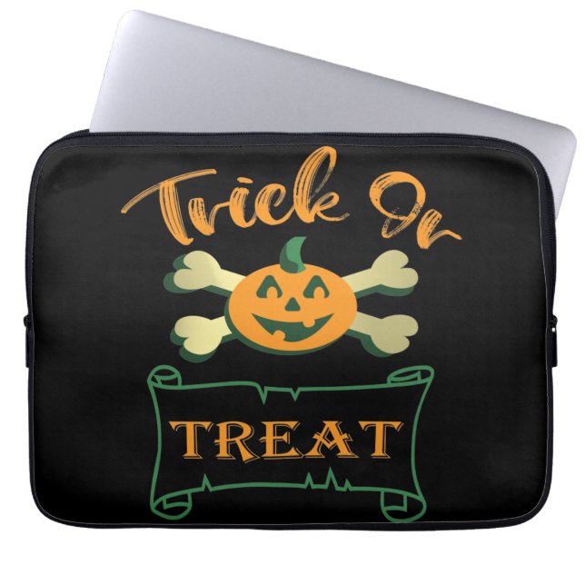 Kreuzknochen Halloween-Kürbis zu Trick oder zu Gas Laptopschutzhülle (Vorderseite)