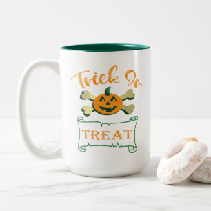 Kreuzknochen Halloween-Kürbis zu Trick oder zu Gas Zweifarbige Tasse