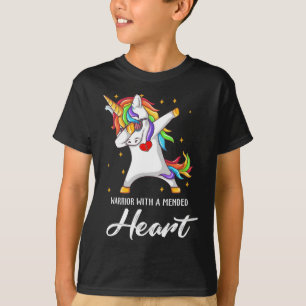 Krieger in einem gepflegten Herz berauben Einhorn T-Shirt
