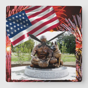 Kriegs-Hundequadratische ErinnerungsWanduhr Quadratische Wanduhr