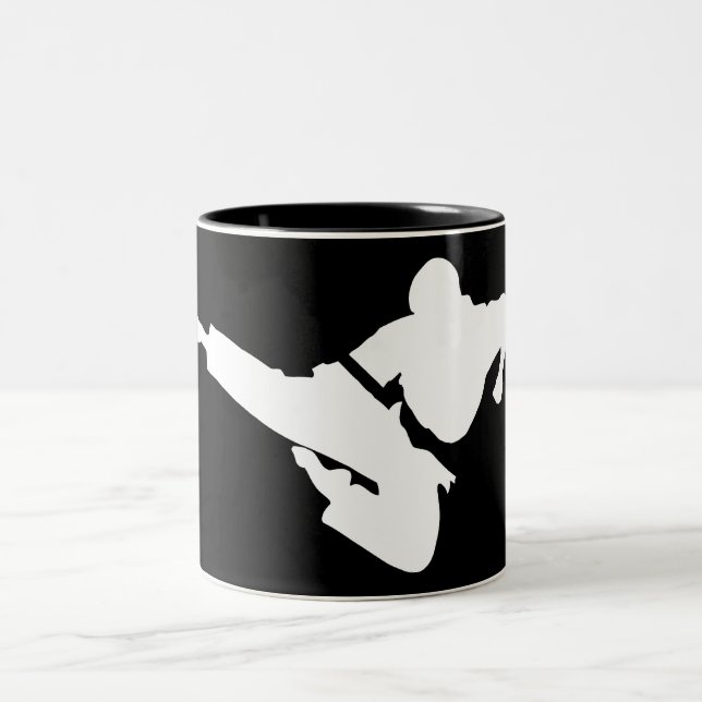Kriegskunst-Silhouette Zweifarbige Tasse (Mittel)