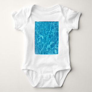 Kristallklarer Himmelblauer Pool Wasser Baby Strampler