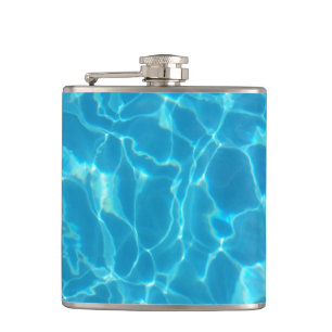 Kristallklarer Himmelblauer Pool Wasser Flachmann