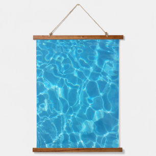 Kristallklarer Himmelblauer Pool Wasser Wandteppich Mit Holzrahmen