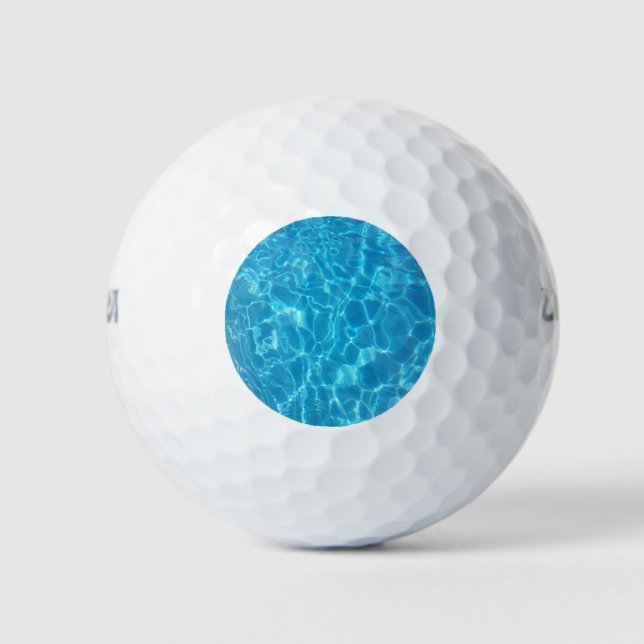 Kristallklarer Himmelblauer Poolwasser Golfball (Vorderseite)