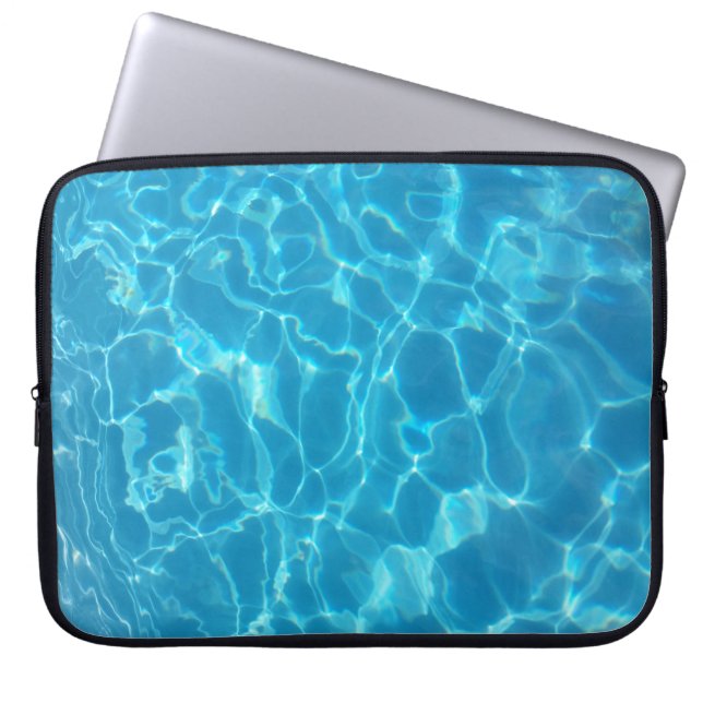 Kristallklarer Himmelblauer Poolwasser Laptopschutzhülle (Vorderseite)