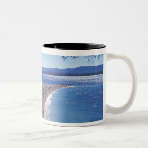 Kroatien, Insel Brac, Bol, Golden Cape Beach Zweifarbige Tasse